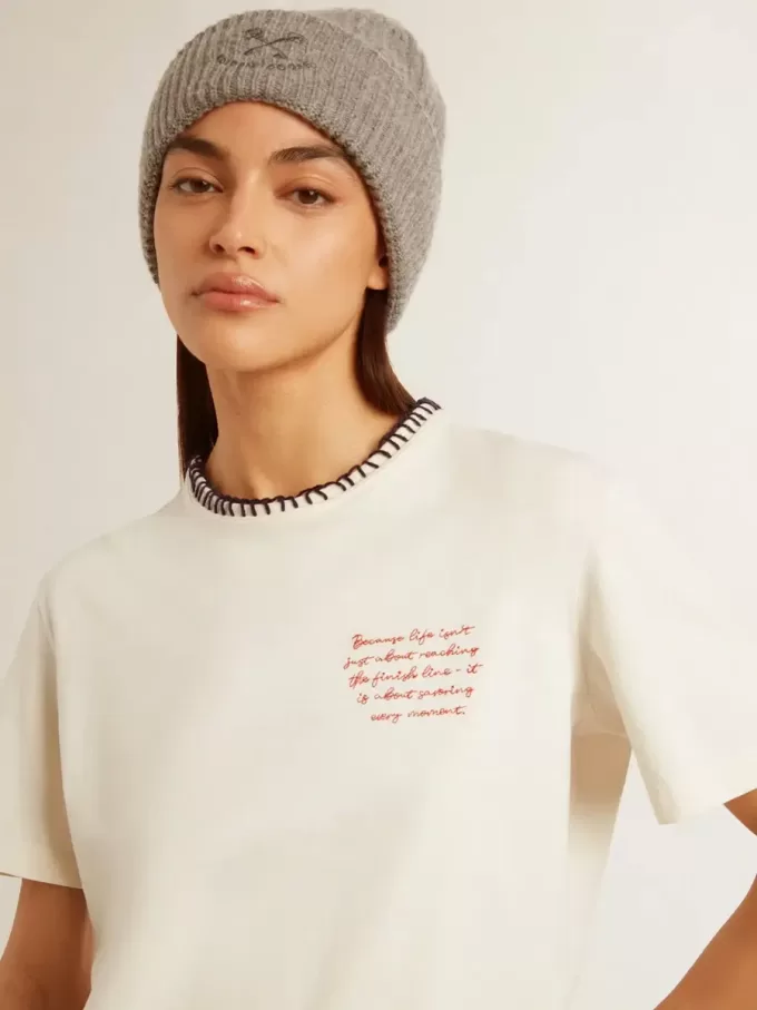 Dam-T-shirt i åldrad vit bomull med handbroderi