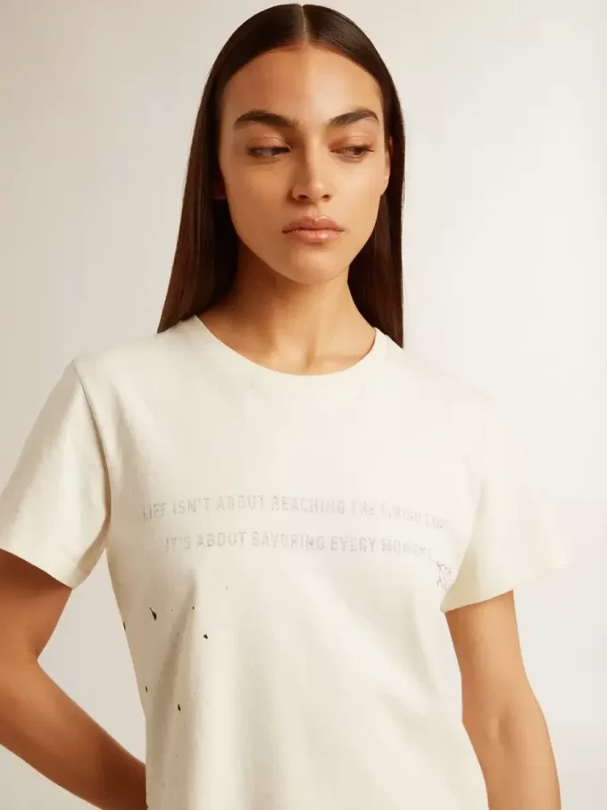 Dam-T-shirt i åldrad vit bomull med tryck och broderi
