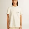 Dam-T-shirt i åldrat vitt med logotyp på bröstet