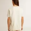 Dam-T-shirt i åldrat vitt med logotyp på bröstet