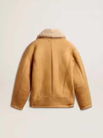 Damjacka i fårskinn med bred krage i shearling Damjacka i fårskinn med bred krage i shearling