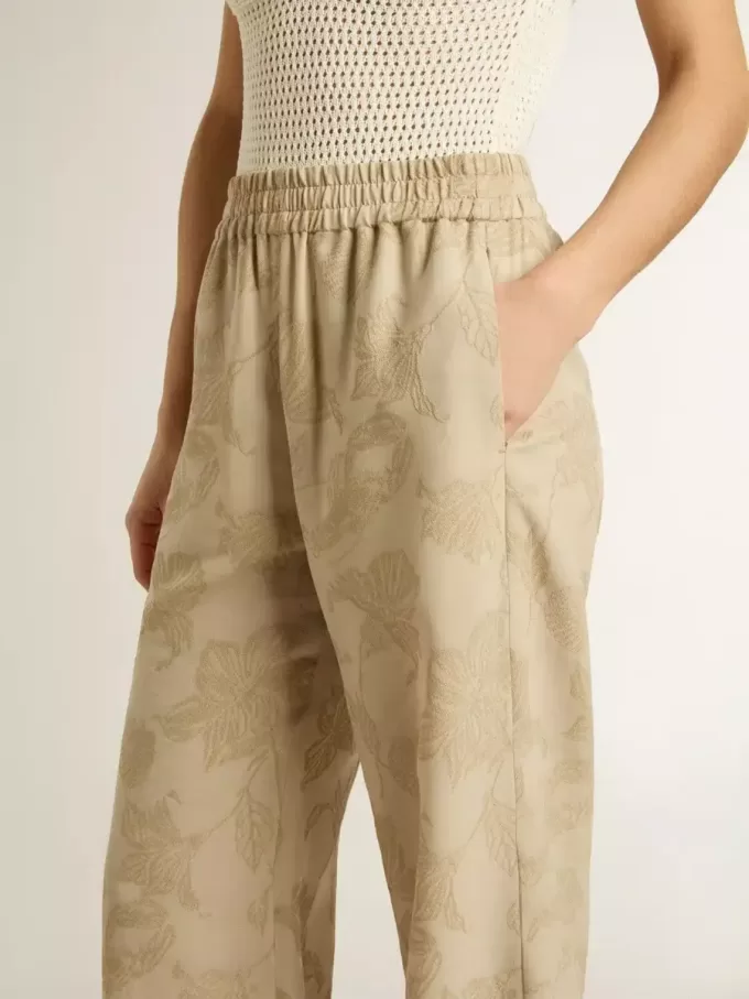 Dampyjamasbyxor i beige jacquard med blommönster Dampyjamasbyxor i beige jacquard med blommönster
