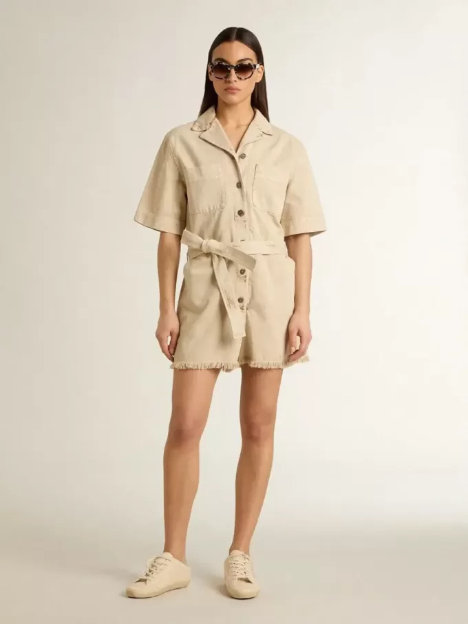 Damromper i beige denim med bälte och slitna kanter