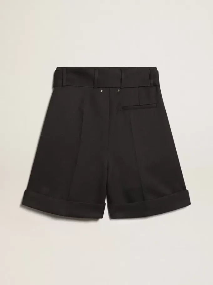 Damshorts i svart ullgabardin med midjebälte
