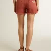 Damshorts i tegelröd denim med broderi Golden Mediterraneo Damshorts i tegelröd denim med broderi Golden Mediterraneo