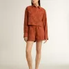 Damshorts i tegelröd jacquard med marint blommönster