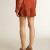 Damshorts i tegelröd jacquard med marint blommönster