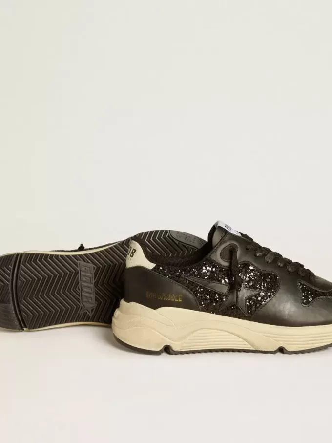 Damskor Running Sole i svart glitter med läderstjärna och nubuckklackflik Damskor Running Sole i svart glitter med läderstjärna och nubuckklackflik