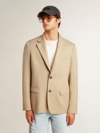 Enkelknäppt blazer i sandfärg med hornknappar