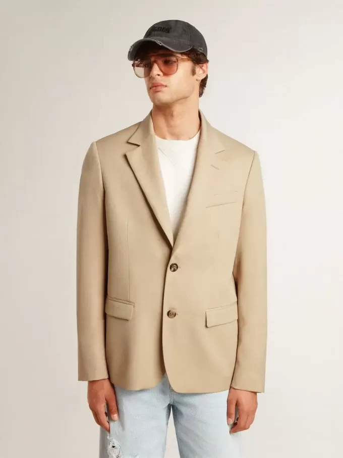 Enkelknäppt blazer i sandfärg med hornknappar Enkelknäppt blazer i sandfärg med hornknappar