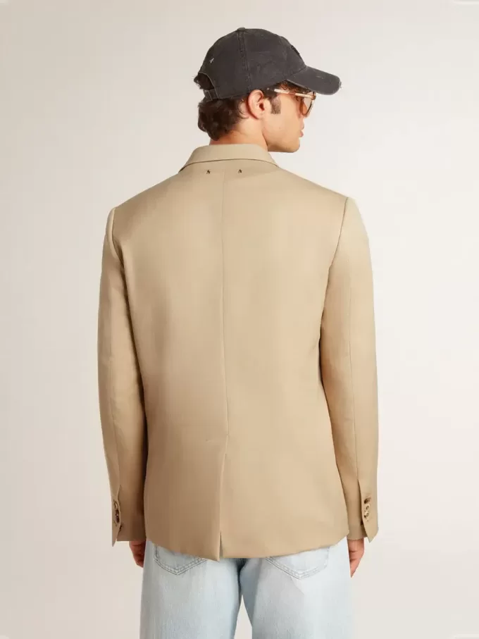 Enkelknäppt blazer i sandfärg med hornknappar Enkelknäppt blazer i sandfärg med hornknappar