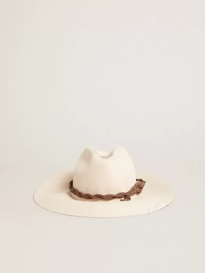 Fedora-hatt i pergamentfärg med läderband