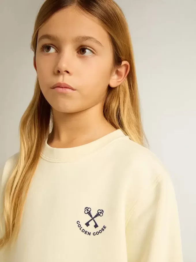 Flick-T-shirt i slitet vitt med broderi på framsidan och tryck på baksidan