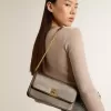Gioia-väska i svart vintage-läder med gulddetaljer Gioia-väska i svart vintage-läder med gulddetaljer