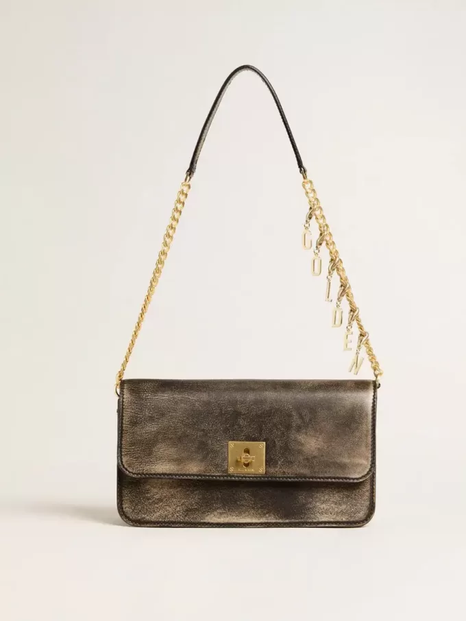 Gioia-väska i svart vintage-läder med gulddetaljer Gioia-väska i svart vintage-läder med gulddetaljer