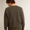 Grå herr-sweatshirt med logo och slitna detaljer