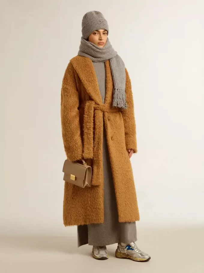 Grå melerad ribbad ullklänning med hög hals Grå melerad ribbad ullklänning med hög hals