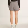 Grå minishorts för dam i hundtandsmönstrad ull Grå minishorts för dam i hundtandsmönstrad ull