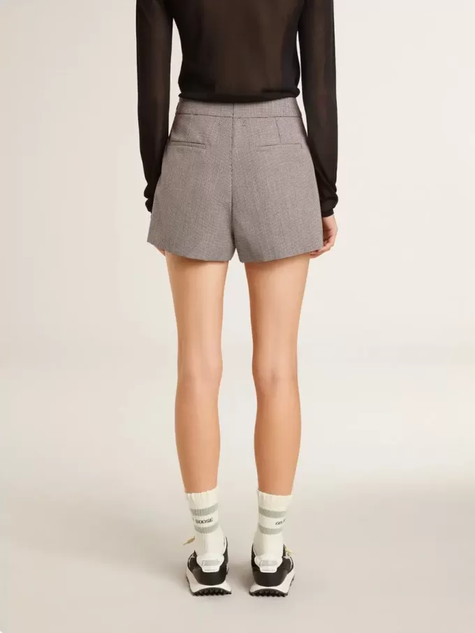 Grå minishorts för dam i hundtandsmönstrad ull Grå minishorts för dam i hundtandsmönstrad ull