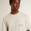Grå T-shirt för herr med svart text