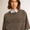 Grå T-shirtklänning för damer med slitna detaljer