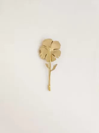 Guldnål med blommönster
