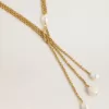 Halsband med antikguldfärgade kedjor med pärlor Halsband med antikguldfärgade kedjor med pärlor