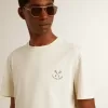 Herr-T-shirt i bomull i åldrat vitt med tryck på hjärtat Herr-T-shirt i bomull i åldrat vitt med tryck på hjärtat