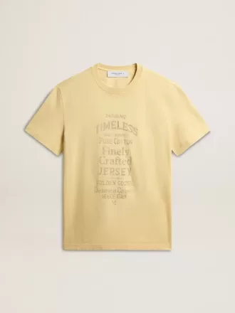 Herr-T-shirt i bomull i ljusgult med blekta bokstäver