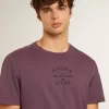 Herr-T-shirt i bomull i slitet lila med logotryck