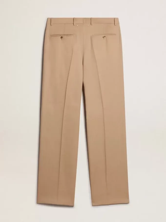 Herrbyxor i sandfärgad ullgabardin Herrbyxor i sandfärgad ullgabardin