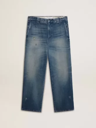 Herrchinos i denim med slitna detaljer