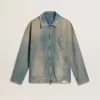 Herrjacka i denim med slitna detaljer och dragkedja Herrjacka i denim med slitna detaljer och dragkedja