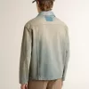 Herrjacka i denim med slitna detaljer och dragkedja Herrjacka i denim med slitna detaljer och dragkedja