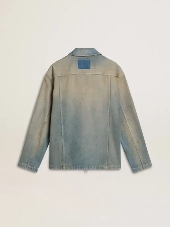 Herrjacka i denim med slitna detaljer och dragkedja Herrjacka i denim med slitna detaljer och dragkedja