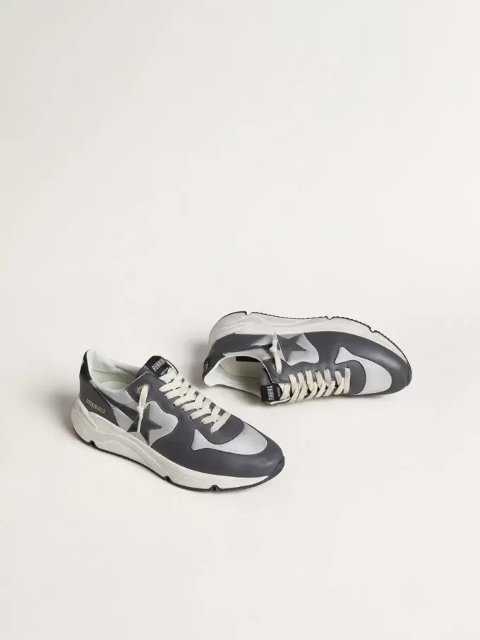 Herrlöparsko i grå nylon och svart nappaläder med svart mocka-stjärna Herrlöparsko i grå nylon och svart nappaläder med svart mocka-stjärna