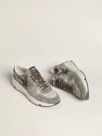 Herrskor med löparsula i ljusblå nylon med svart stjärna och grön läderflik på hälen