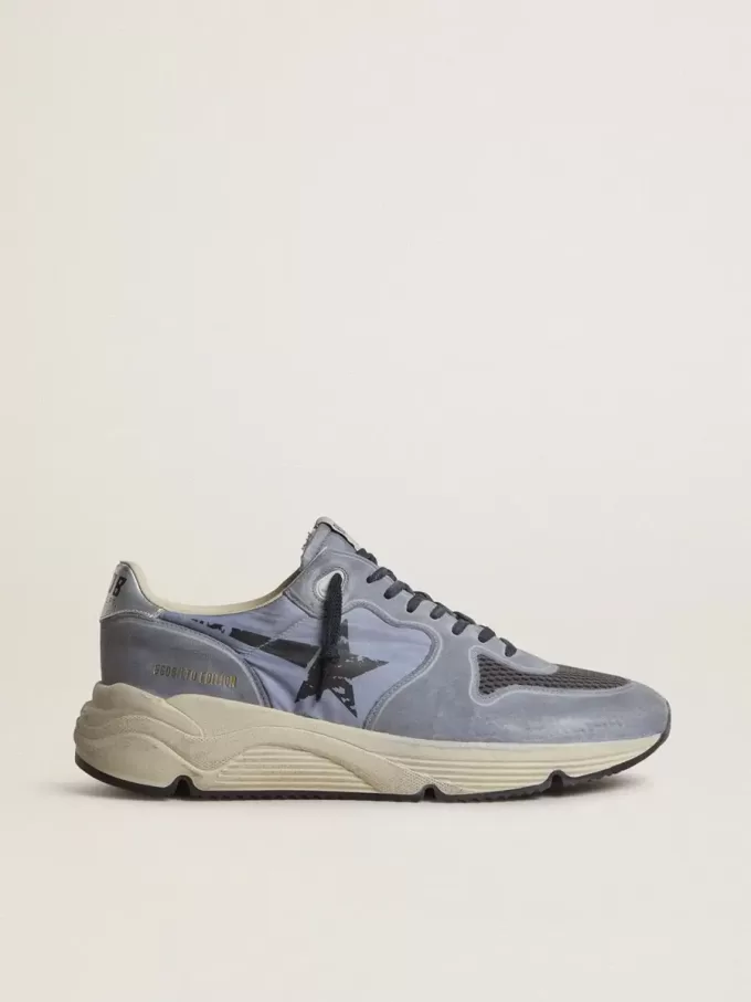 Herrskor med löparsula i ljusblå nylon och nubuck med svart stjärna Herrskor med löparsula i ljusblå nylon och nubuck med svart stjärna