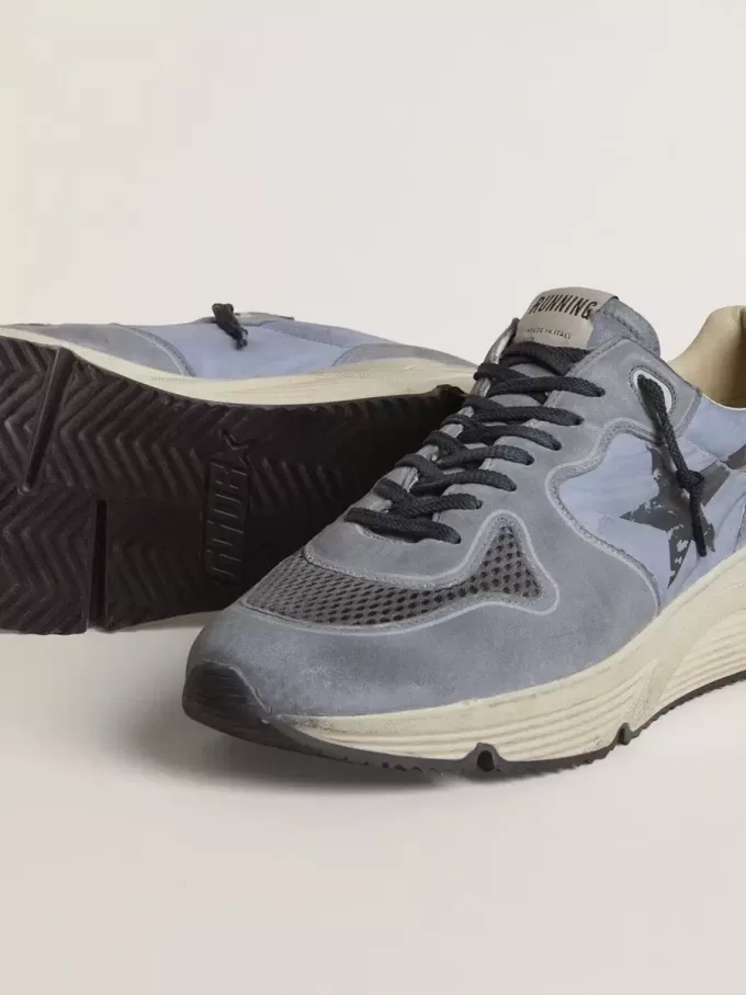 Herrskor med löparsula i ljusblå nylon och nubuck med svart stjärna Herrskor med löparsula i ljusblå nylon och nubuck med svart stjärna