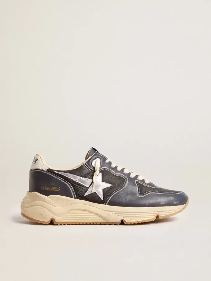 Herrskor med löparsula i mörkblått nappa och svart nylon med silverstjärna Herrskor med löparsula i mörkblått nappa och svart nylon med silverstjärna