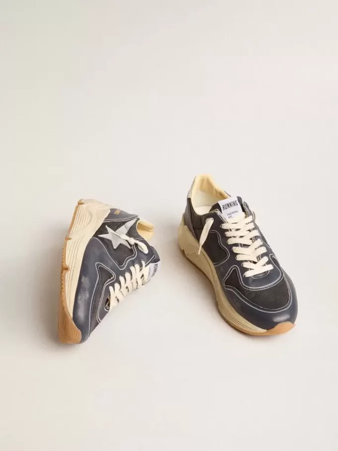 Herrskor med löparsula i mörkblått nappa och svart nylon med silverstjärna Herrskor med löparsula i mörkblått nappa och svart nylon med silverstjärna