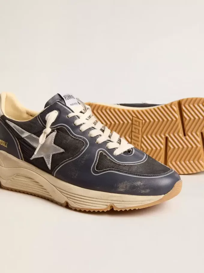 Herrskor med löparsula i mörkblått nappa och svart nylon med silverstjärna Herrskor med löparsula i mörkblått nappa och svart nylon med silverstjärna