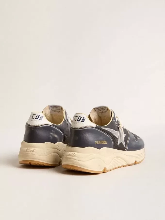 Herrskor med löparsula i mörkblått nappa och svart nylon med silverstjärna Herrskor med löparsula i mörkblått nappa och svart nylon med silverstjärna