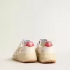 Herrskor med löparsula i nappaläder med beige läderstjärna och röd hälflik Herrskor med löparsula i nappaläder med beige läderstjärna och röd hälflik