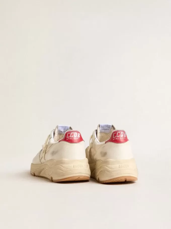 Herrskor med löparsula i nappaläder med beige läderstjärna och röd hälflik Herrskor med löparsula i nappaläder med beige läderstjärna och röd hälflik