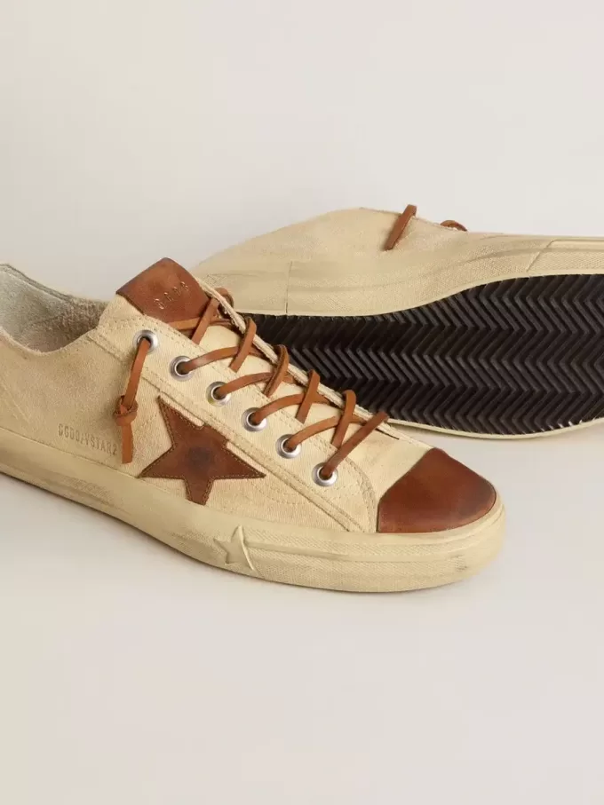 Herrskor V-Star i krämfärgad canvas med tobaksfärgad läderstjärna Herrskor V-Star i krämfärgad canvas med tobaksfärgad läderstjärna