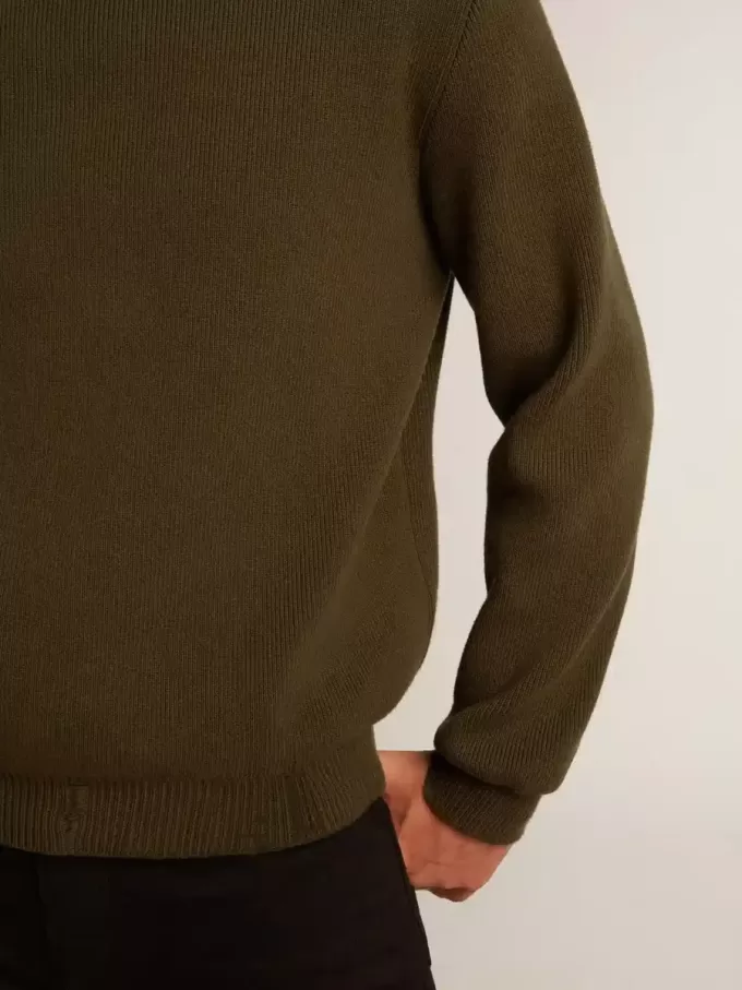 Herrtröja med rund hals i militärgrön bomull