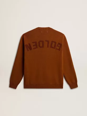 Herrtröja med rund hals och logotyp på ryggen