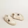 Hi Star LTD med svart och guldglittrande stjärna och guldfärgad hälflik Hi Star LTD med svart och guldglittrande stjärna och guldfärgad hälflik