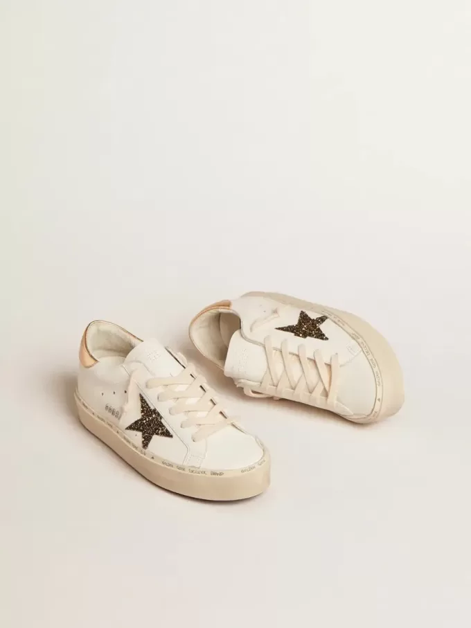 Hi Star LTD med svart och guldglittrande stjärna och guldfärgad hälflik Hi Star LTD med svart och guldglittrande stjärna och guldfärgad hälflik